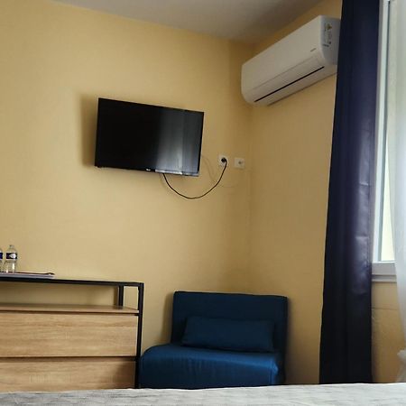 Les Belles Nuits Bed & Breakfast Le Bousquet-d'Orb ภายนอก รูปภาพ