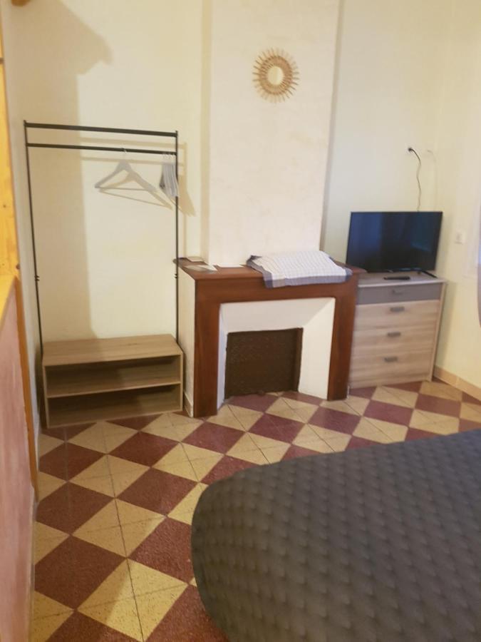Les Belles Nuits Bed & Breakfast Le Bousquet-d'Orb ภายนอก รูปภาพ