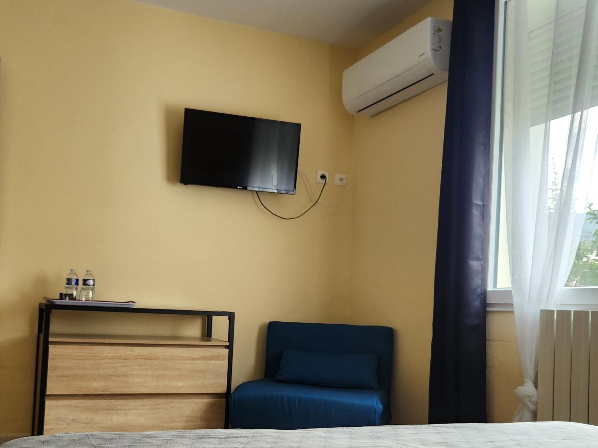 Les Belles Nuits Bed & Breakfast Le Bousquet-d'Orb ภายนอก รูปภาพ