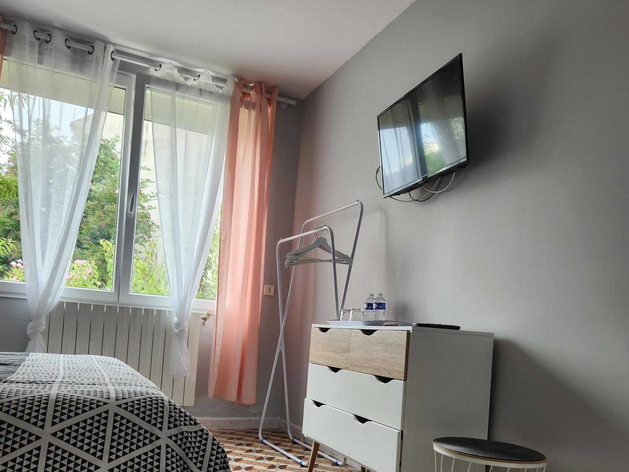 Les Belles Nuits Bed & Breakfast Le Bousquet-d'Orb ภายนอก รูปภาพ