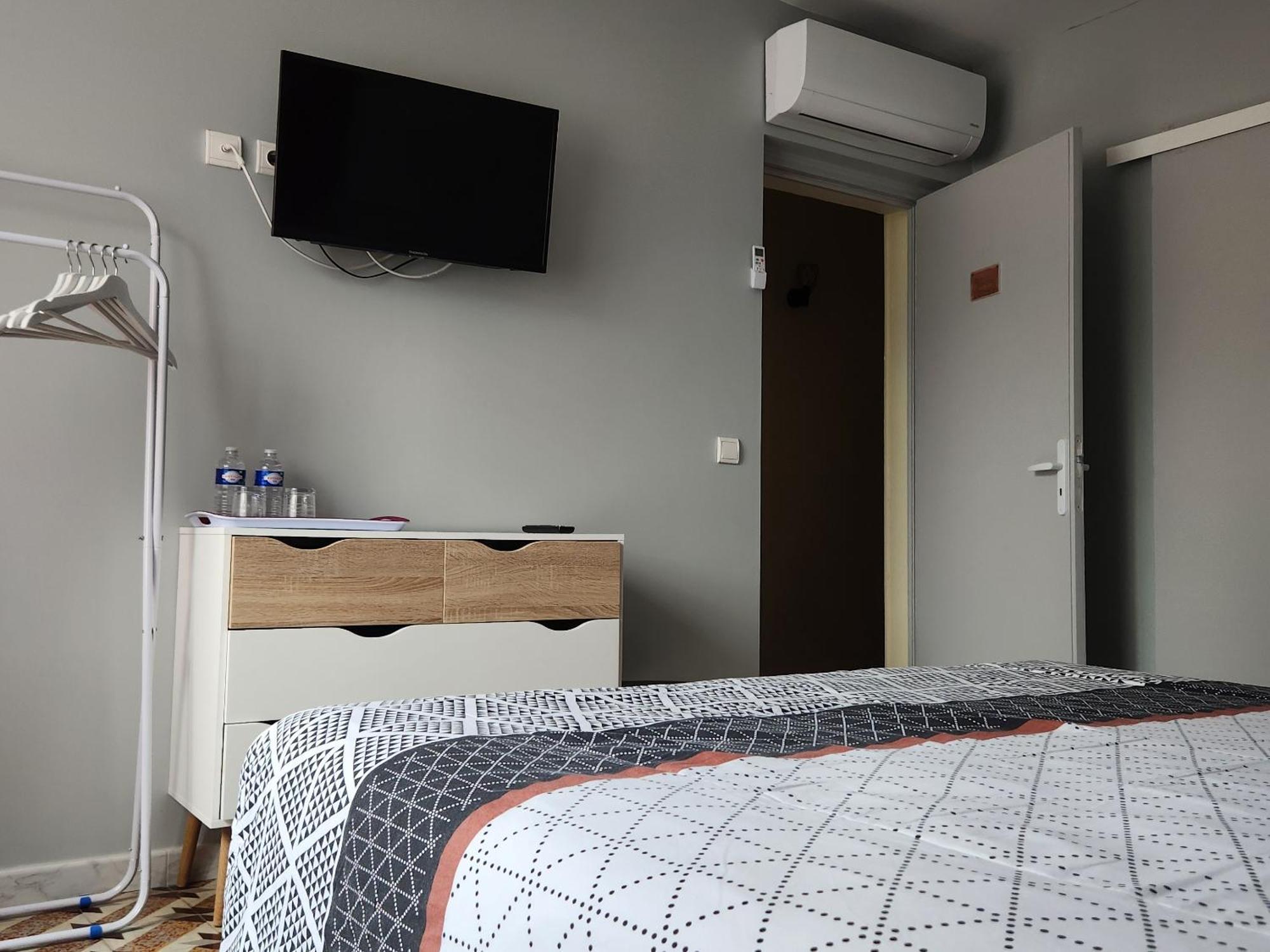 Les Belles Nuits Bed & Breakfast Le Bousquet-d'Orb ภายนอก รูปภาพ